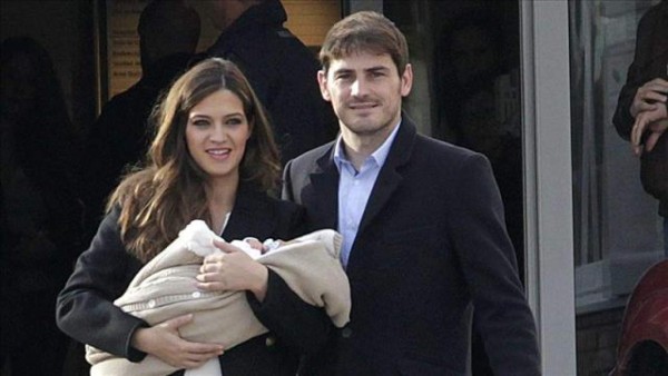 Iker Casillas no para de hablar por teléfono con Sara Carbonero