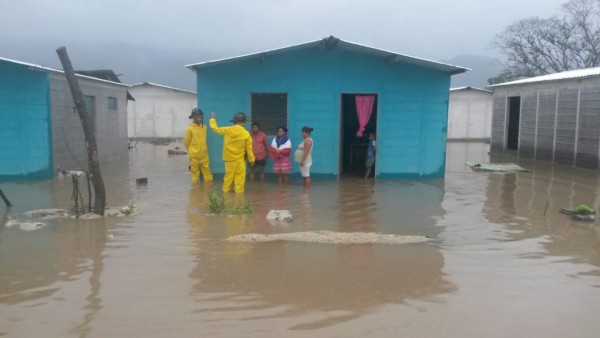 Lluvias ppr frente frío inundan zonas de Choloma, Omoa y La Ceiba