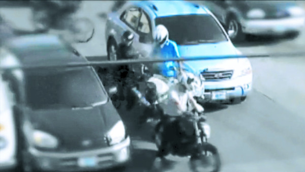 Indignación por asesinato de policía registrado en video