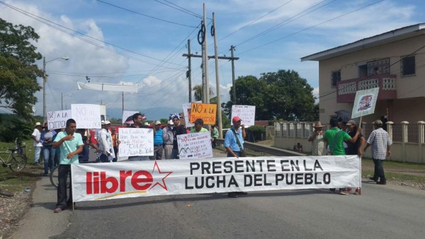 Manifestantes se toman la carretera hacia Colón