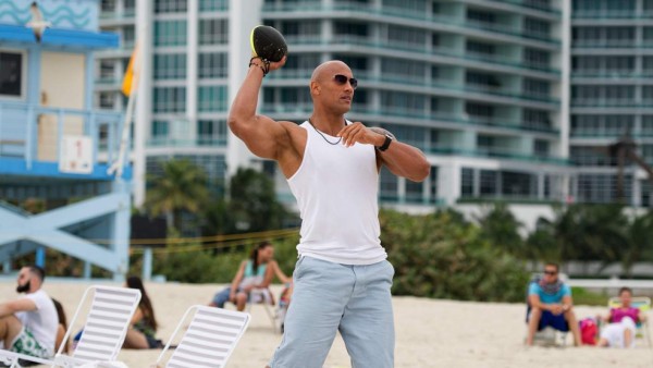 Dwayne Johnson disfruta la vida que no tuvo