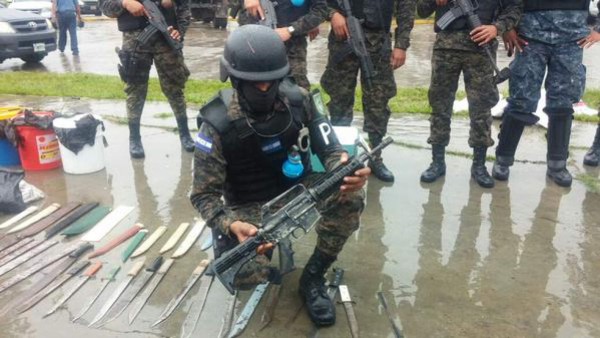 Sorprende hallazgo de fusil AR-15 en cárcel hondureña