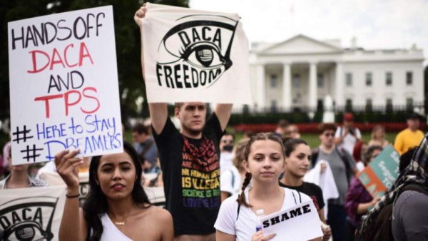 Corte Suprema de EEUU examinará si Trump puede poner fin a programa DACA