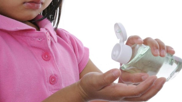 Coronavirus: Más 2 millones de frascos de gel antibacterial darán a escuelas en Honduras