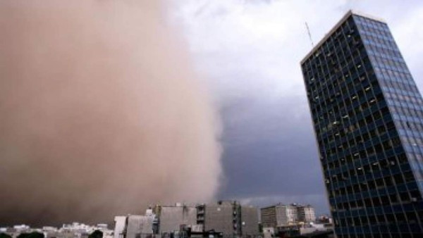 Una localidad saudí fue arrasada por un 'tsunami' de polvo