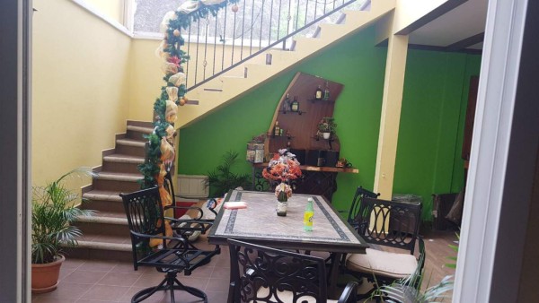 Aseguran bienes a exoficial y red de lavado de activos