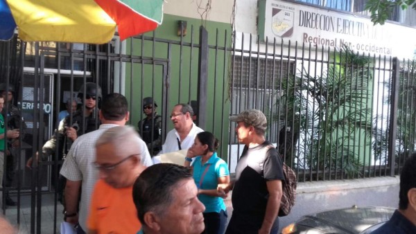 Militarizan oficinas de la DEI previo a cierre y despido de empleados