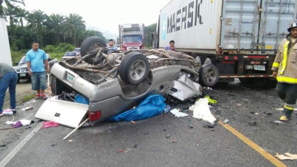 El accidente provocó congestionamiento en la carretera entre Tela y El Progreso.