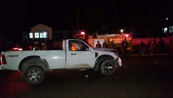 Camión militar colisiona con pick-up en simulacro de entrega de papeletas