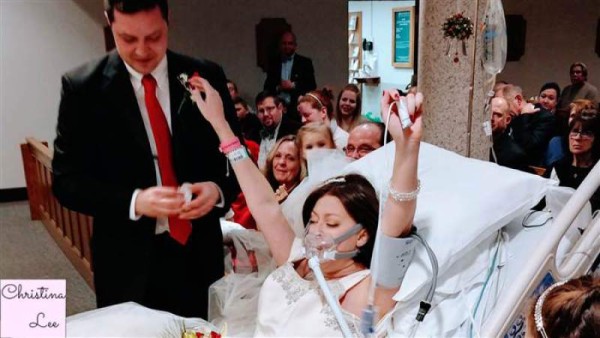 Los médicos les habían sugerido que adelantaran su boda, prevista para el 30 del mismo mes, porque el cáncer de mama contra el que Heather llevaba luchando un año avanzaba sin piedad.