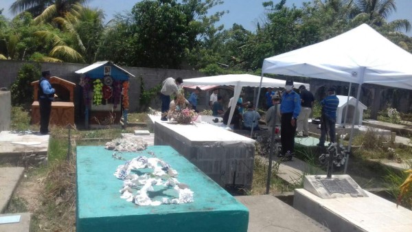 Exhuman cuerpos en Tocoa para esclarecer muertes violentas