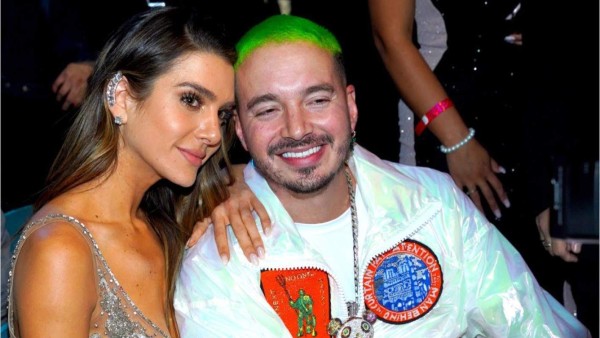 J Balvin está esperando su primer hijo con su novia Valentina Ferrer