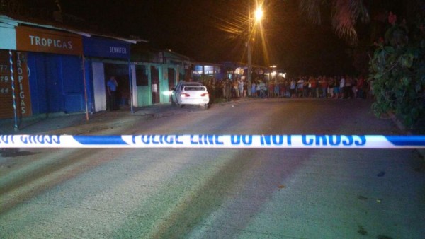 Acribillan a 2 amigos dentro de un taxi en San Pedro Sula