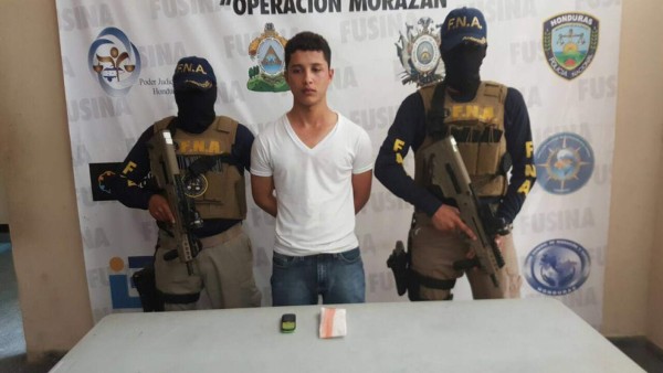 Envían a prisión al agente de la DPI capturado por extorsión  