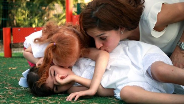 Niña mexicana atiza el debate sobre el uso medicinal de la marihuana