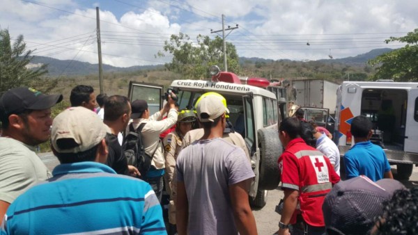 Diez heridos en choque entre bus y volqueta en Santa Rosa de Copán