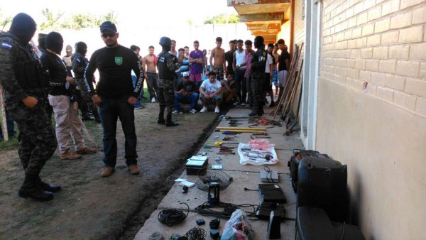 Decomisan armas blancas en El Carmen de San Pedro Sula