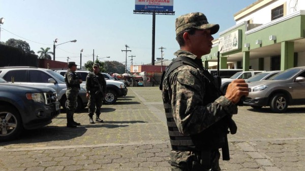 Militarizan oficinas de la DEI previo a cierre y despido de empleados