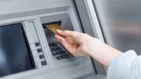 Bancos anuncian horarios especiales