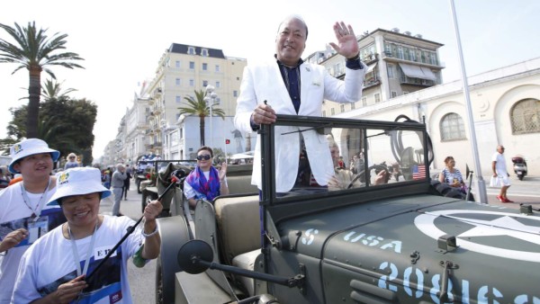 Millonario chino regala vacaciones a Francia a 6,400 empleados