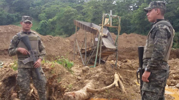 Fiscalía detiene trabajos mineros en río Chiquila