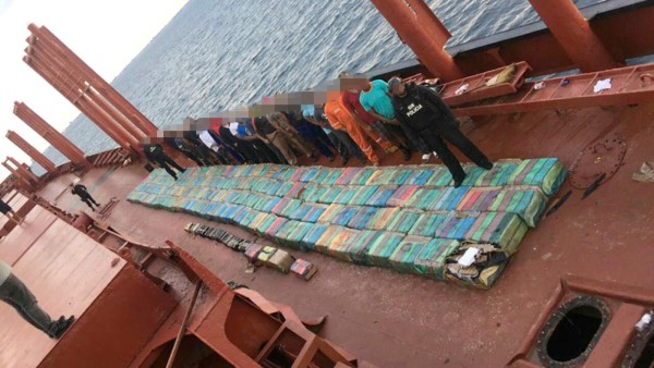 Ecuador incauta 5 toneladas de cocaína en barco donde iba hondureño