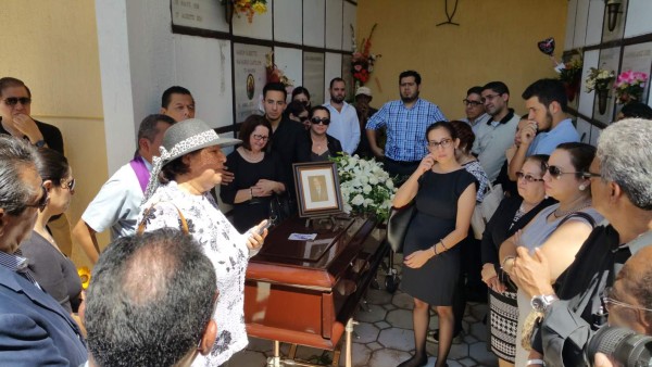 Le dan el último adiós al periodista Ramón Nuila