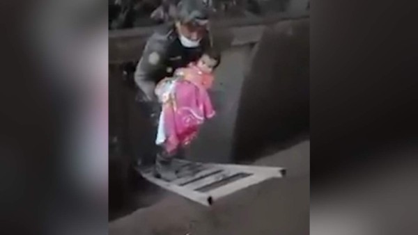 VIDEO: El milagroso rescate de una niña de las cenizas del volcán de Fuego