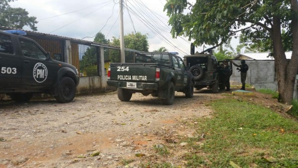 Caen dos personas con un fusil AK-47 en La Ceiba