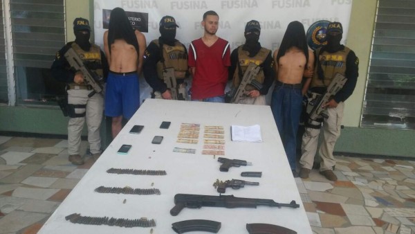 Caen tres supuestos extorsionadores de la pandilla 18