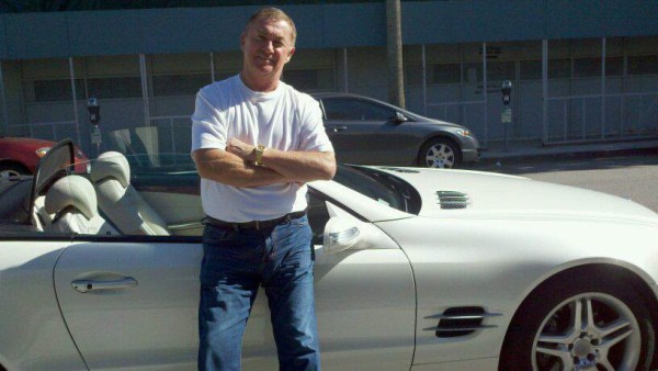 El supuesto amante gay de John Travolta se retracta con un juez