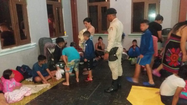 Mal temporal obligó a las autoridades de socorro a evacuar a varias personas en el Caribe de Honduras.