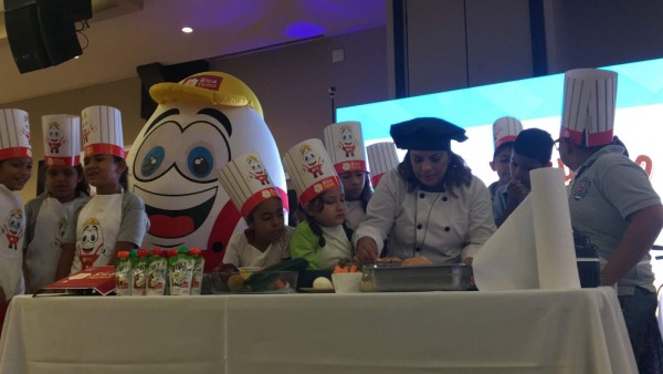 Así es el ambiente que se vive en la gran feria escolar