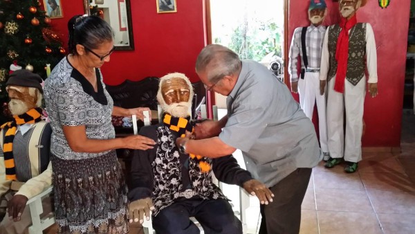 Todo listo para la tradicional quema de monigotes