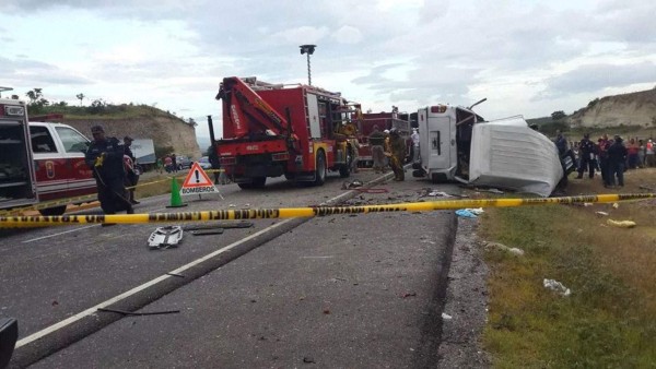 Retorno imprudente de conductor deja 13 muertos en Honduras