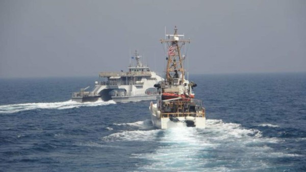 Marina de EEUU dispara contra barcos iraníes en el Golfo