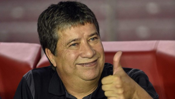 'Bolillo' Gómez asume por segunda vez en Ecuador y dice que unión será clave