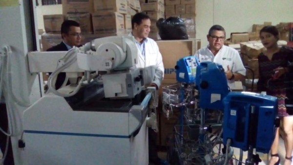 Donan máquina de rayos X al hospital Mario Rivas