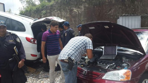 Decomisan 10 vehículos en varios autolotes de Santa Rosa