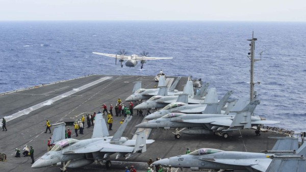 Avión militar de EUA se estrella en el mar de Japón