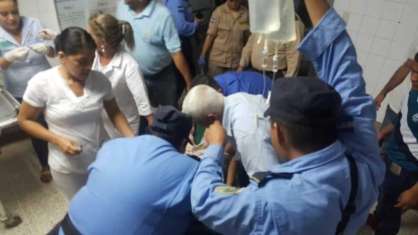 Un muerto y 10 heridos deja triple accidente vial en Santa Bárbara