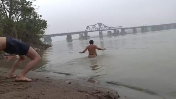 El nudismo como método para escapar a la rigidez del sistema en Vietnam