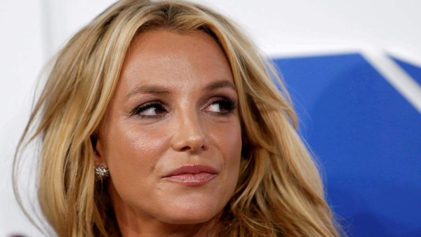Britney Spears se disculpa con sus fans por fingir que 'todo iba bien'