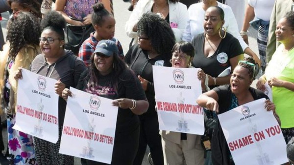 La alfombra de los Óscar empieza con protesta