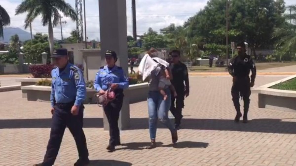 Apresan a mujeres que pasaron droga a reo