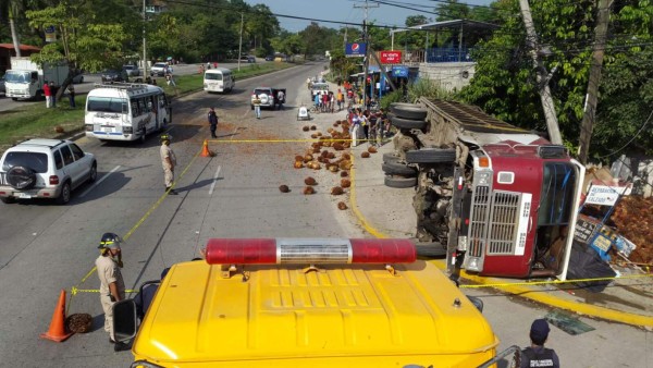 Accidente de rastra deja una niña herida en Choloma