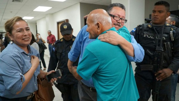 Exalcalde Óscar Kilgore recobra libertad tras 30 meses preso