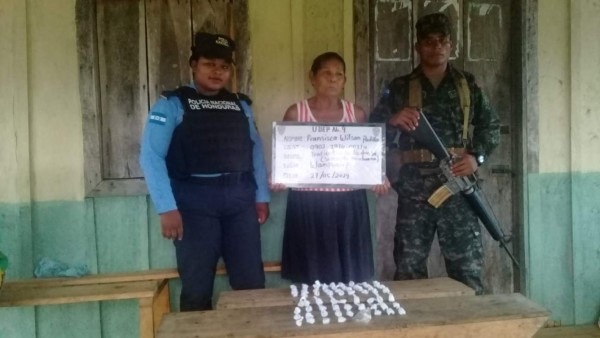 Militares detienen a tres ciudadanos con presunta droga en la Mosquitia