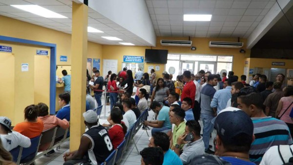 Hondureños no pagarán exámenes médicos ni boleta al renovar licencia de conducir