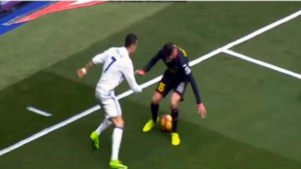 VIDEO: La espectacular elástica con caño incluido de Cristiano Ronaldo a un jugador del Espanyol